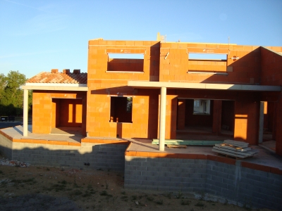 <p style='width:400px; margin-top:0px;' >.<br/></p>